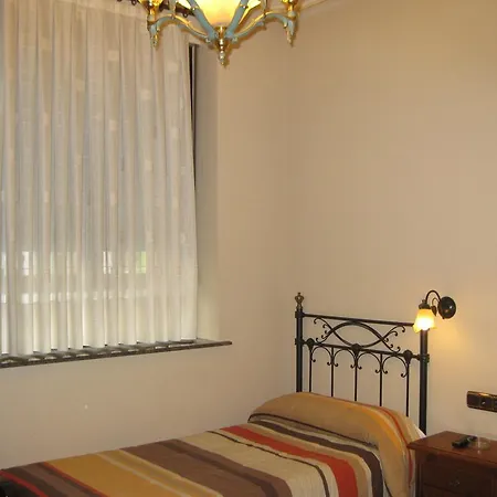 オスタル グラナダ